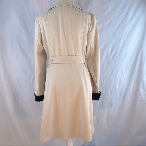 Elegant Cream and Navy Women's Trench Coat - Picture 4 of 12